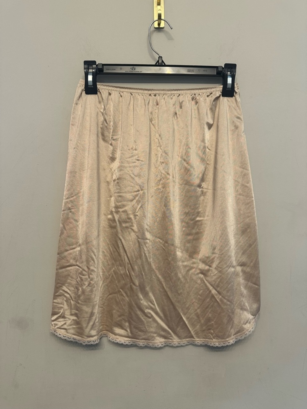 True Vintage Vanity Fair Beige 20” Half Slip with Lace Trim Size Medium - Picture 5 of 6